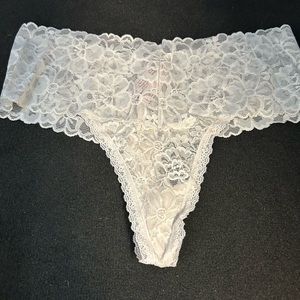Victoria’s Secret lace thong panty SIZE L